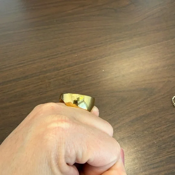 Michael Kors Gold and Tortoiseshell Statement Ring - Picture 3 of 6